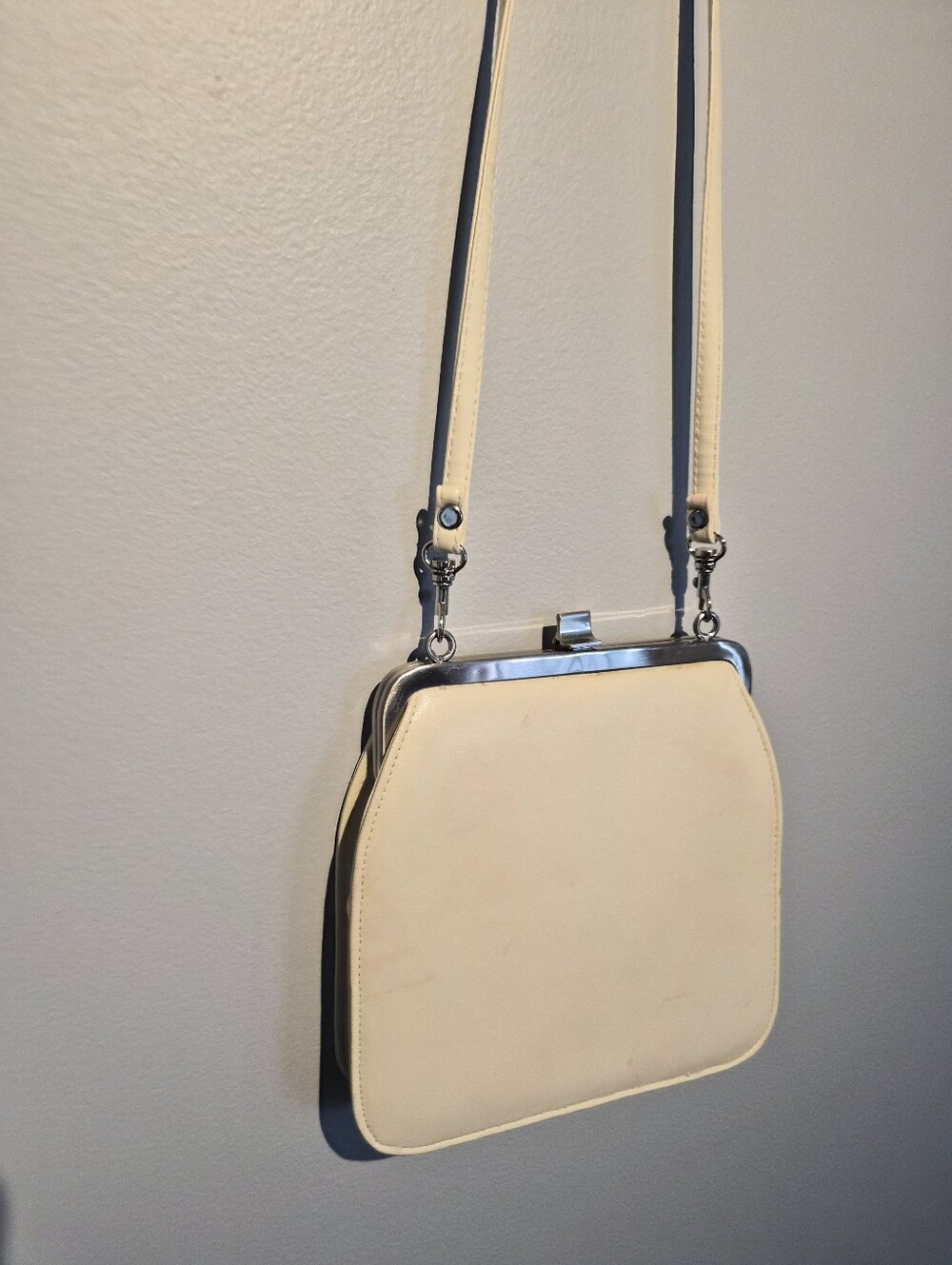 Vintage Miss Betty Clasp Closure Shoulder Bag | Size OS